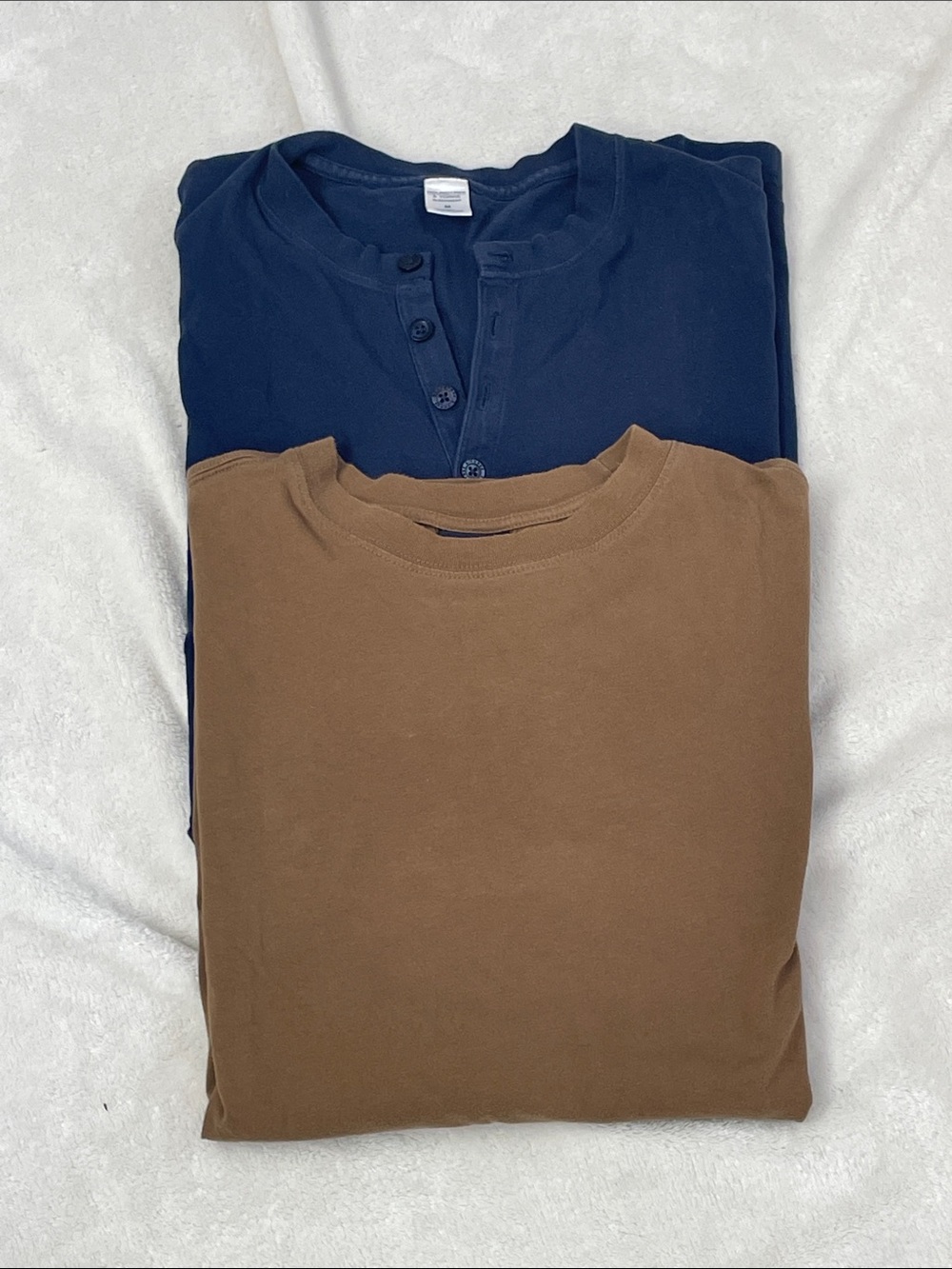 Roundtree & Yorke Navy Henley and Brown Crewneck Long Sleeve Set